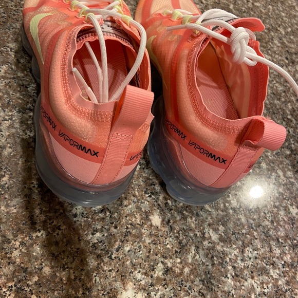 Women's Air VaporMax 2019 'Pink Tint Barely Volt' - Picture 4 of 6